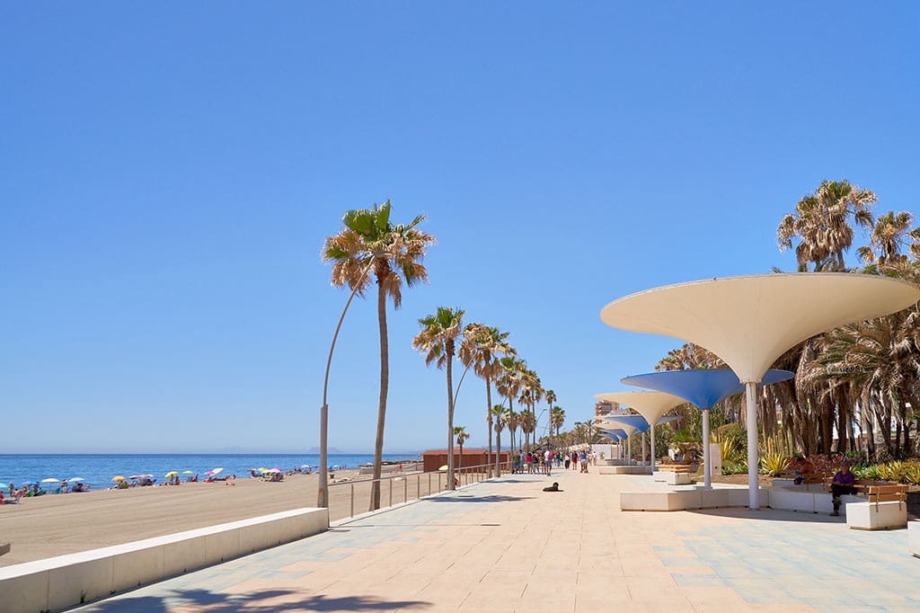 1 chambre Appartement à vendre à Estepona avec piscine garage - 330 000 € (Ref: 9349044)