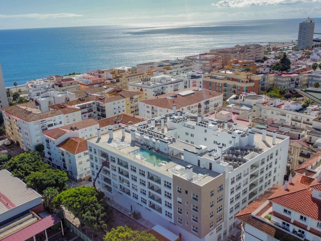 1 chambre Appartement à vendre à Estepona avec piscine garage - 330 000 € (Ref: 9349044)