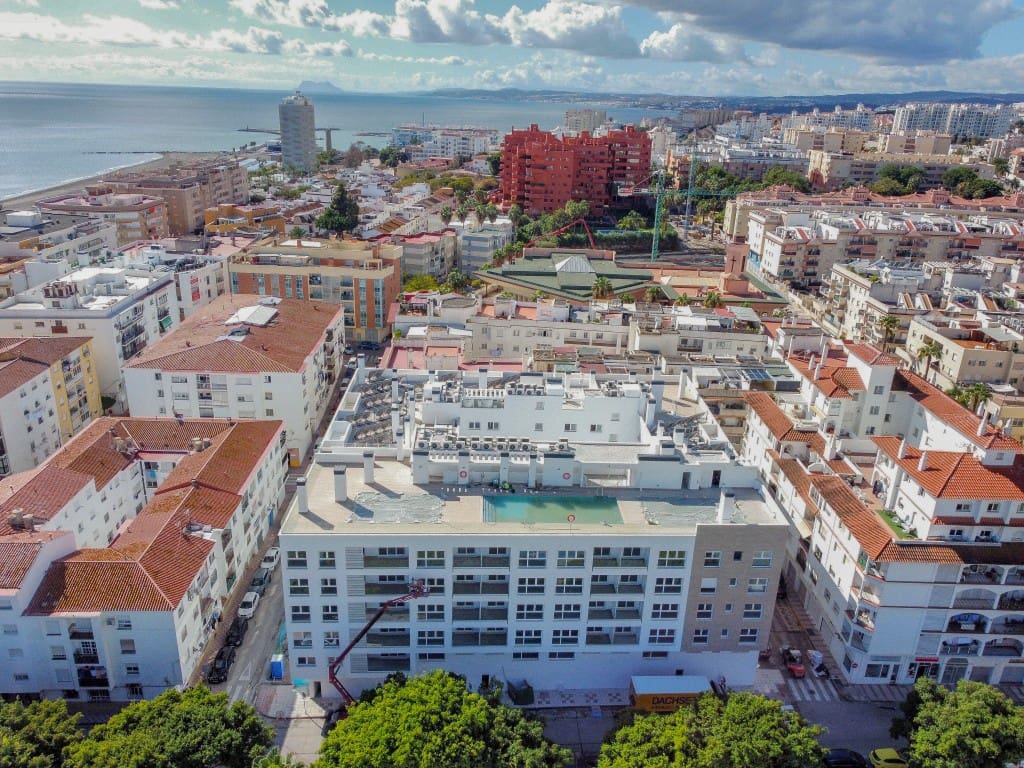 1 chambre Appartement à vendre à Estepona avec piscine garage - 330 000 € (Ref: 9349044)