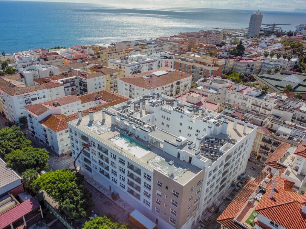 1 chambre Appartement à vendre à Estepona avec piscine garage - 330 000 € (Ref: 9349044)