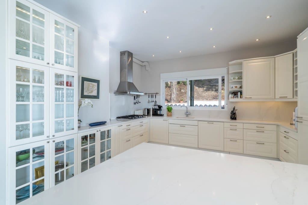 4 soveværelse Villa til salg i Mijas Costa med swimmingpool garage - € 1.795.000 (Ref: 9358910)