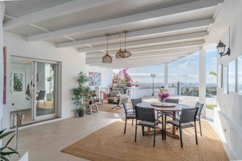 4 soveværelse Villa til salg i Mijas Costa med swimmingpool garage - € 1.795.000 (Ref: 9358910)