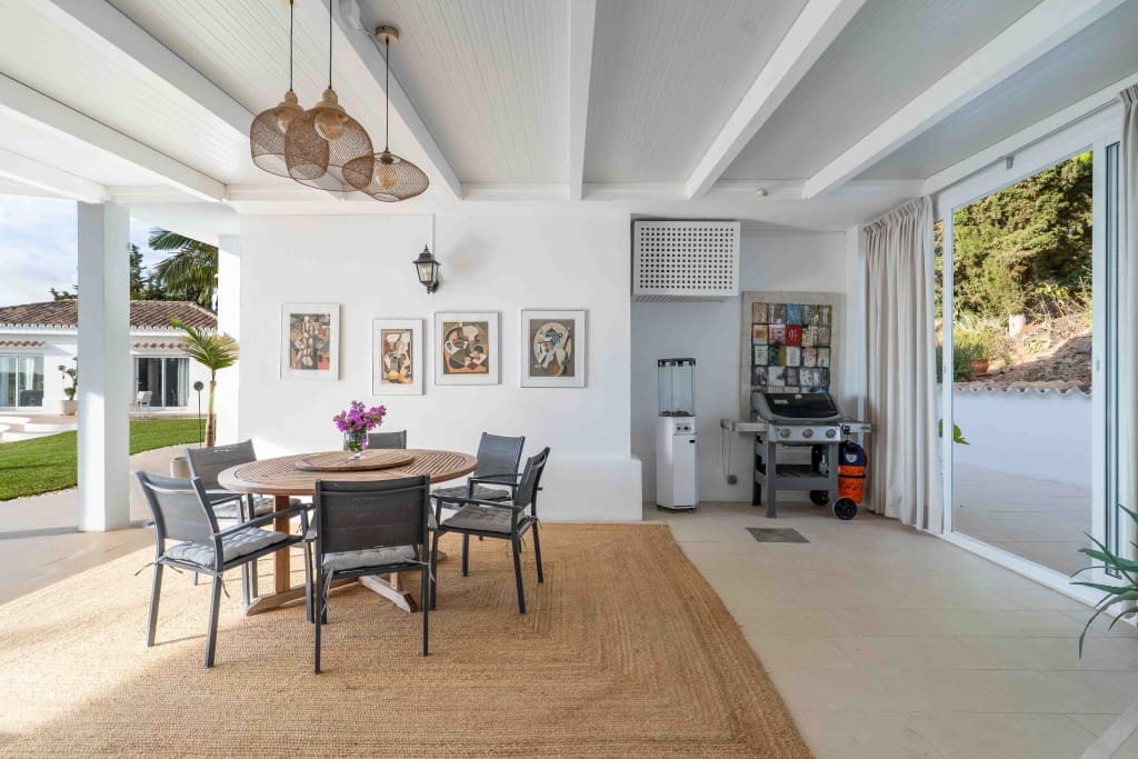 4 soveværelse Villa til salg i Mijas Costa med swimmingpool garage - € 1.795.000 (Ref: 9358910)