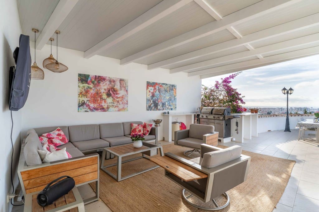 4 soveværelse Villa til salg i Mijas Costa med swimmingpool garage - € 1.795.000 (Ref: 9358910)