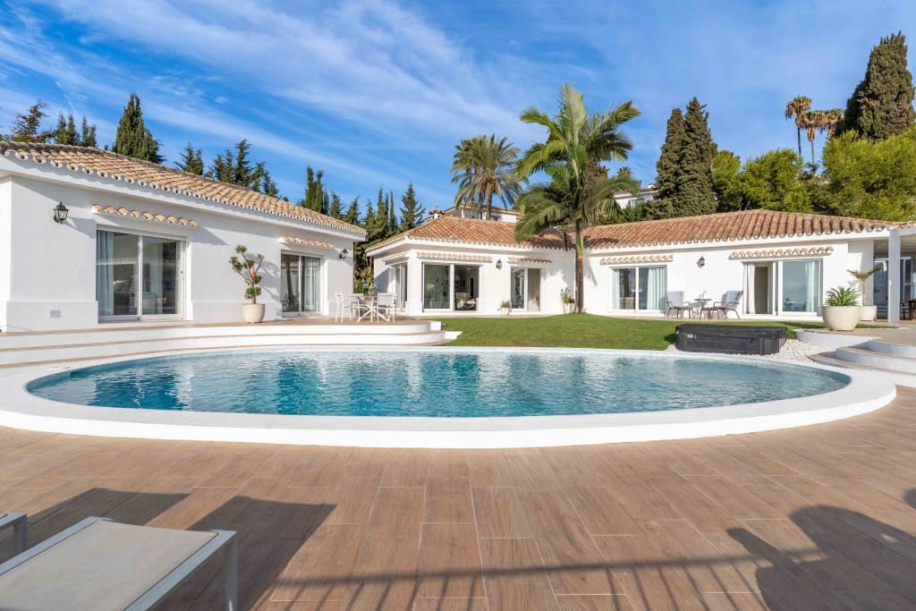 4 soveværelse Villa til salg i Mijas Costa med swimmingpool garage - € 1.795.000 (Ref: 9358910)