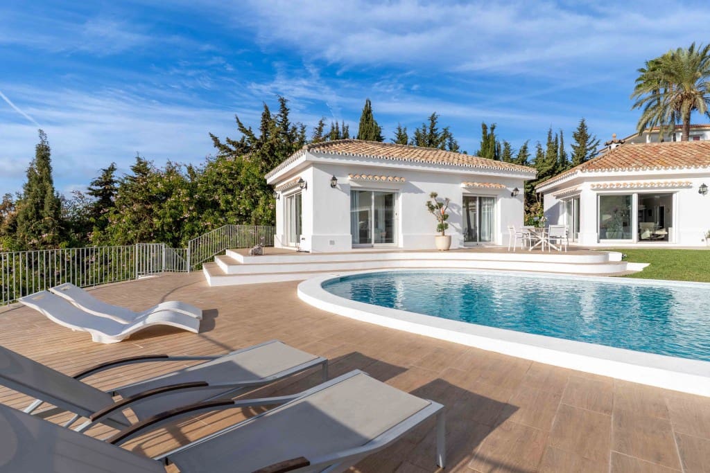 4 soveværelse Villa til salg i Mijas Costa med swimmingpool garage - € 1.795.000 (Ref: 9358910)