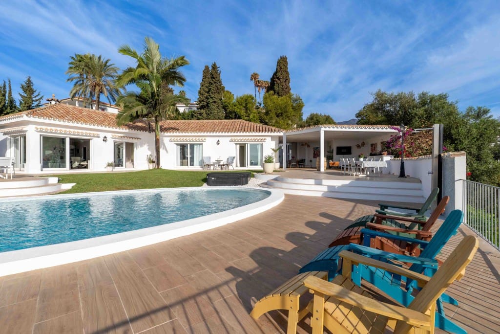 4 soveværelse Villa til salg i Mijas Costa med swimmingpool garage - € 1.795.000 (Ref: 9358910)