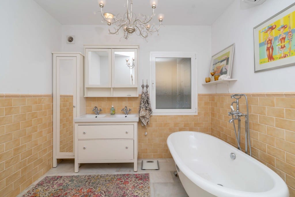 4 soveværelse Villa til salg i Mijas Costa med swimmingpool garage - € 1.795.000 (Ref: 9358910)