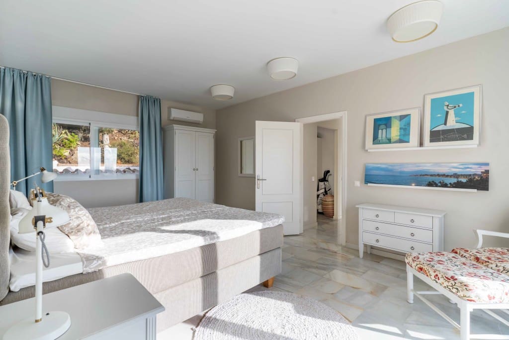 4 soveværelse Villa til salg i Mijas Costa med swimmingpool garage - € 1.795.000 (Ref: 9358910)