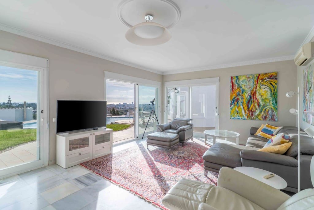 4 soveværelse Villa til salg i Mijas Costa med swimmingpool garage - € 1.795.000 (Ref: 9358910)