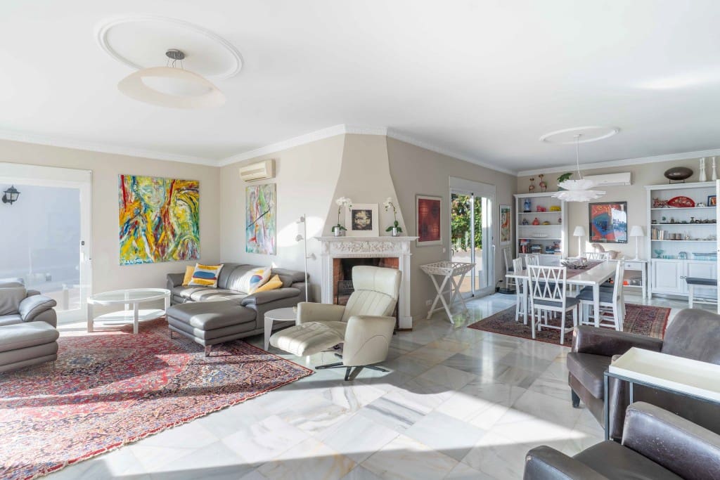 4 soveværelse Villa til salg i Mijas Costa med swimmingpool garage - € 1.795.000 (Ref: 9358910)