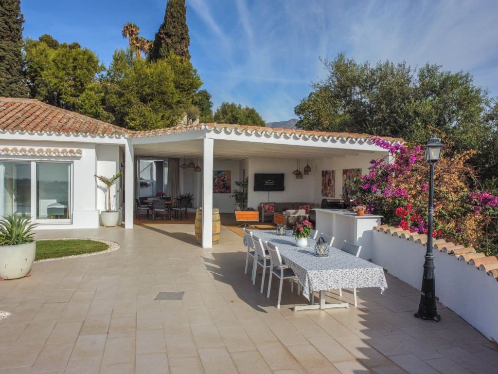 4 soveværelse Villa til salg i Mijas Costa med swimmingpool garage - € 1.795.000 (Ref: 9358910)