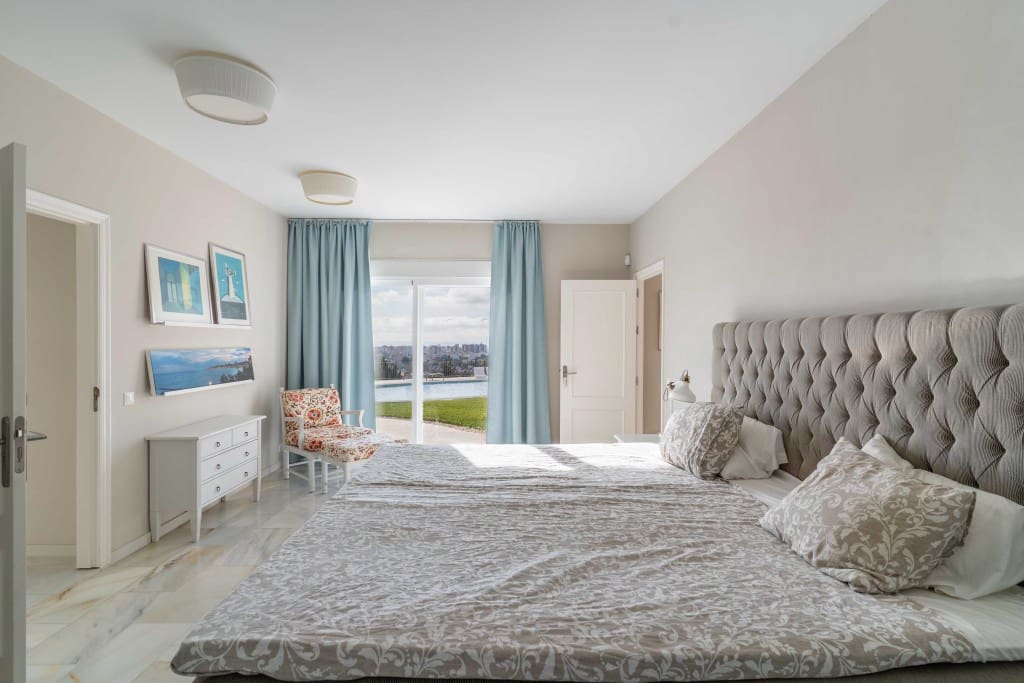 4 soveværelse Villa til salg i Mijas Costa med swimmingpool garage - € 1.795.000 (Ref: 9358910)