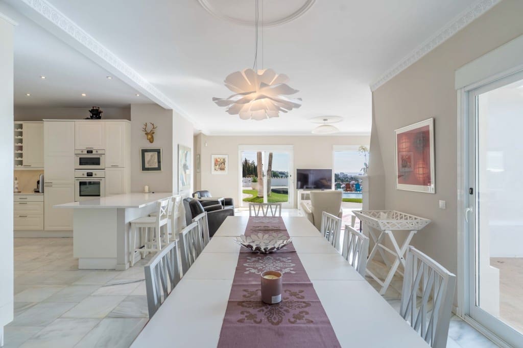 4 soveværelse Villa til salg i Mijas Costa med swimmingpool garage - € 1.795.000 (Ref: 9358910)