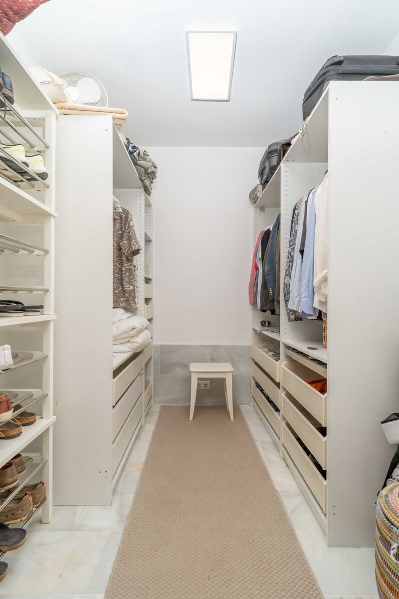 4 soveværelse Villa til salg i Mijas Costa med swimmingpool garage - € 1.795.000 (Ref: 9358910)