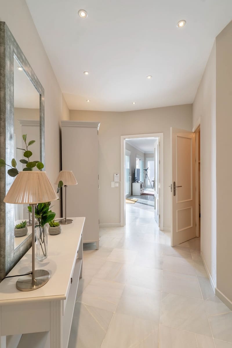 4 soveværelse Villa til salg i Mijas Costa med swimmingpool garage - € 1.795.000 (Ref: 9358910)