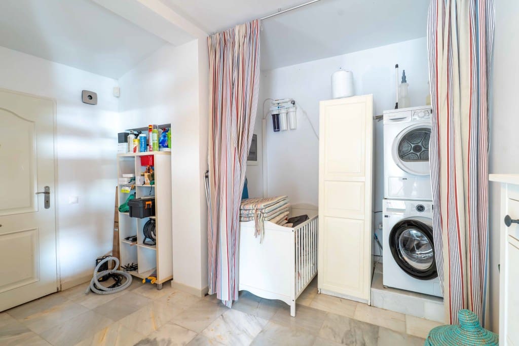 4 soveværelse Villa til salg i Mijas Costa med swimmingpool garage - € 1.795.000 (Ref: 9358910)