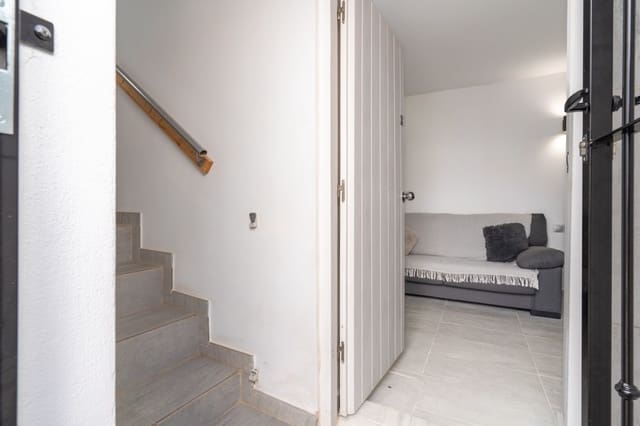 2 makuuhuone Omakotitalo myytävänä paikassa Estepona - 920 000 € (Ref: 9361972)