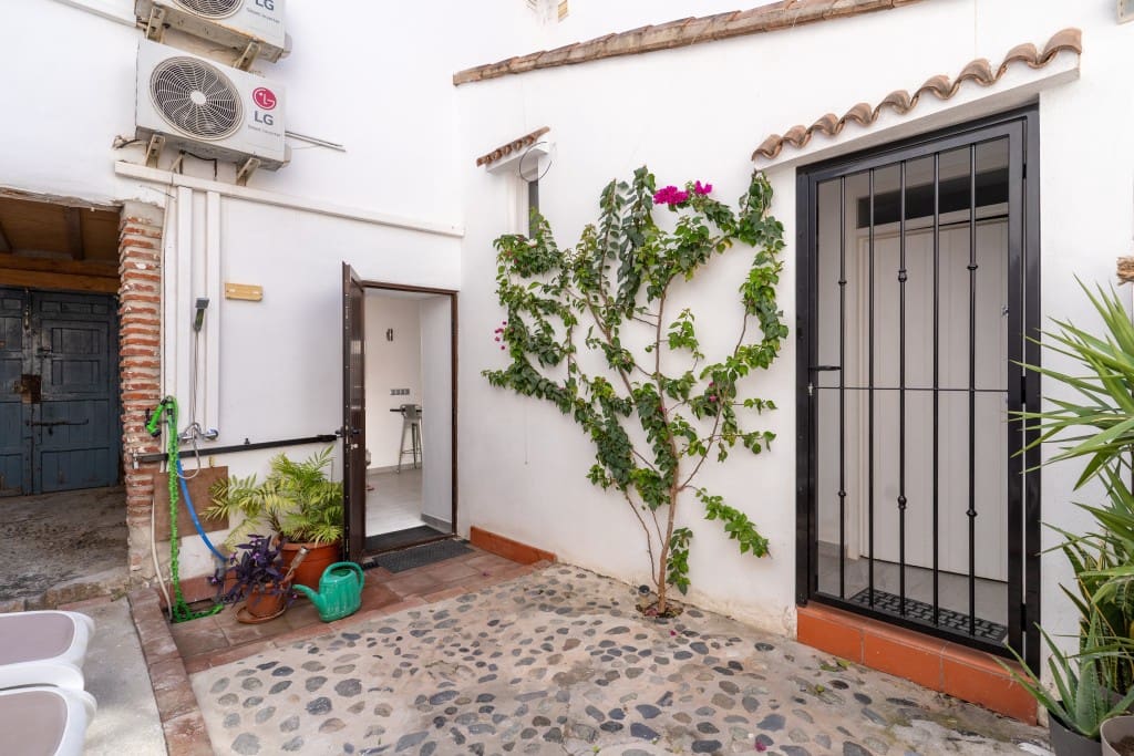 2 slaapkamer Huis te koop in Estepona - € 920.000 (Ref: 9361972)