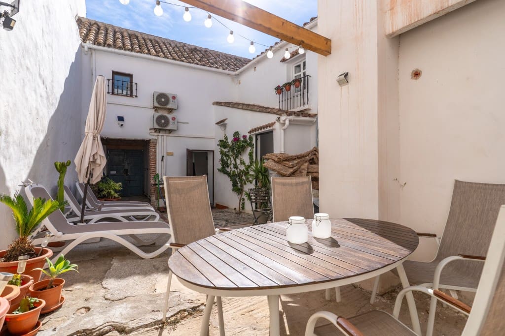 2 slaapkamer Huis te koop in Estepona - € 920.000 (Ref: 9361972)
