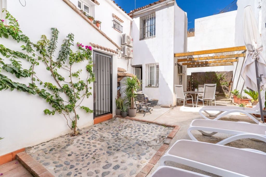 2 slaapkamer Huis te koop in Estepona - € 920.000 (Ref: 9361972)