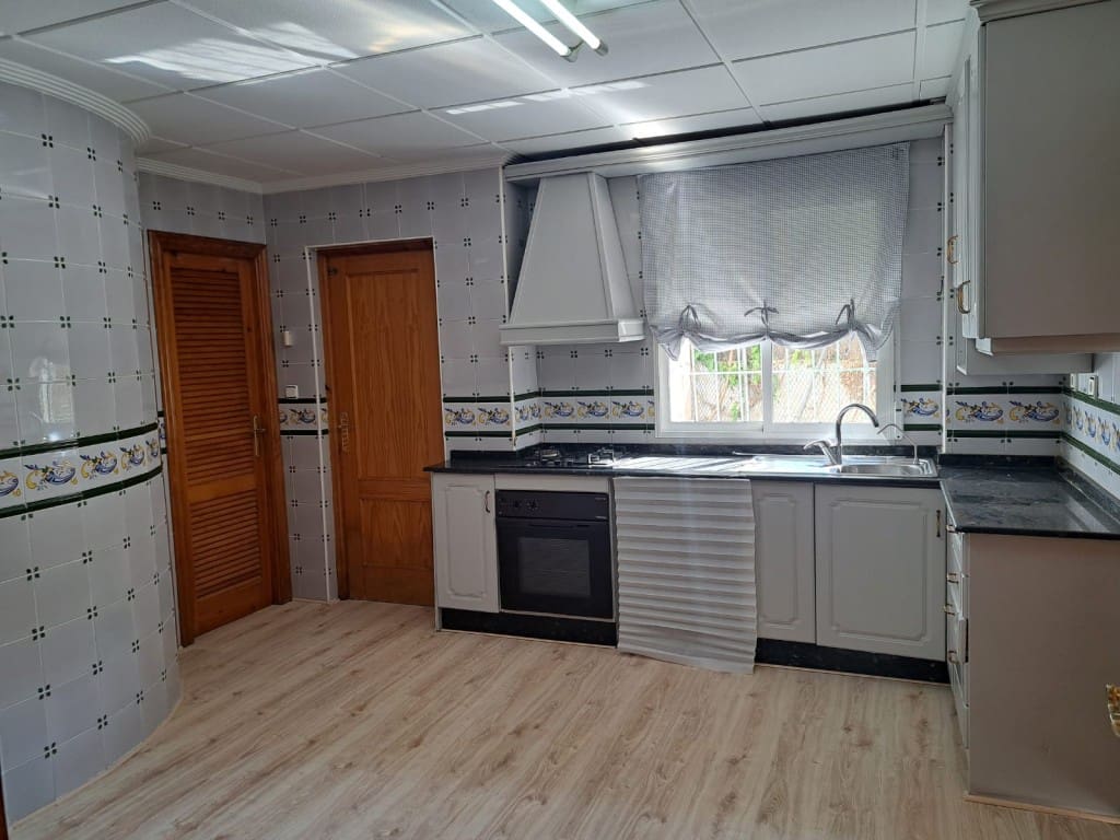 5 soveværelse Villa til salg i Alicante by med swimmingpool - € 370.000 (Ref: 9361974)