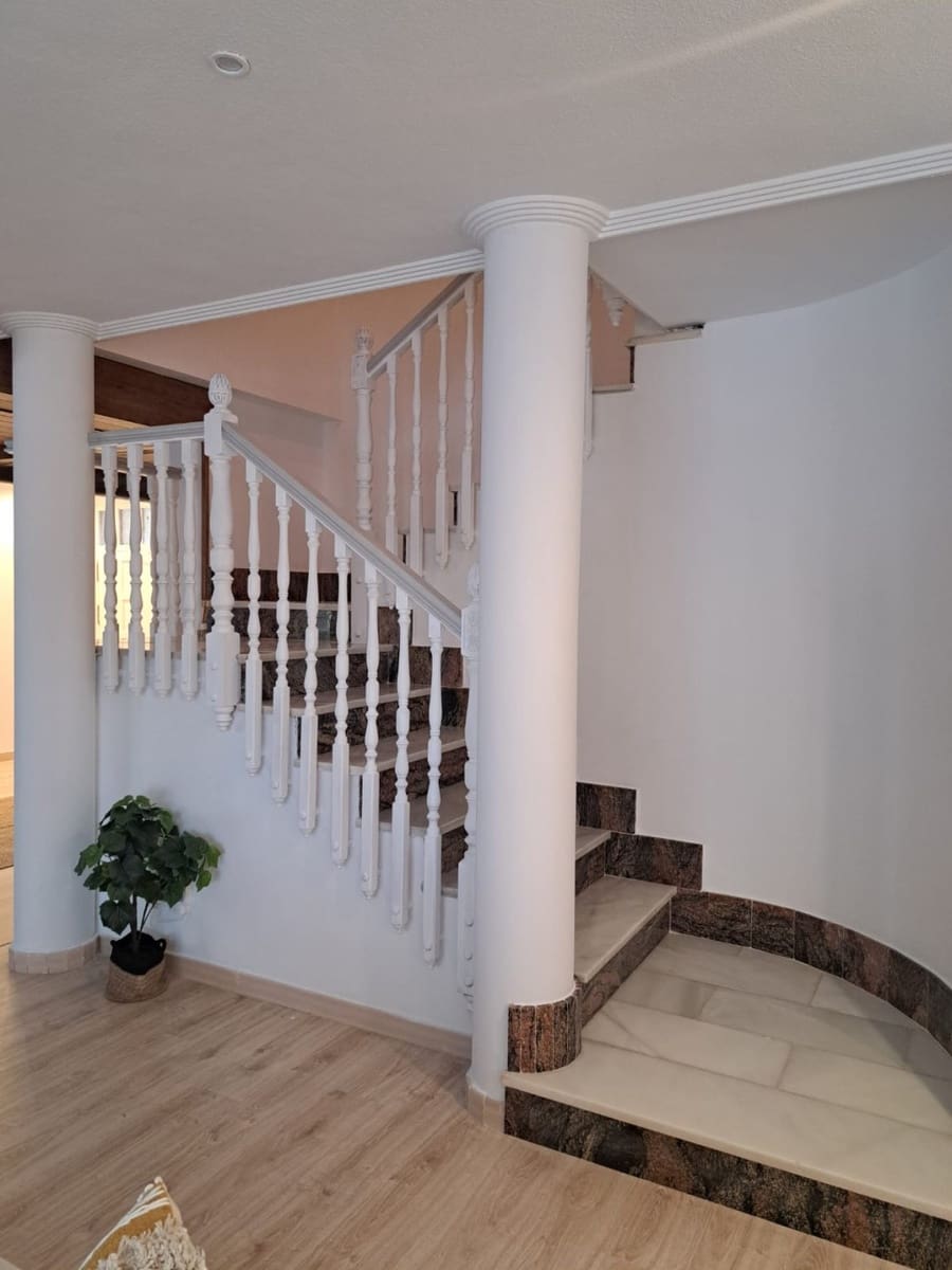 5 soveværelse Villa til salg i Alicante by med swimmingpool - € 370.000 (Ref: 9361974)