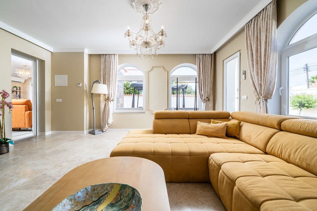 4 chambre Villa/Maison à vendre à Torrevieja avec piscine garage - 990 000 € (Ref: 9361975)