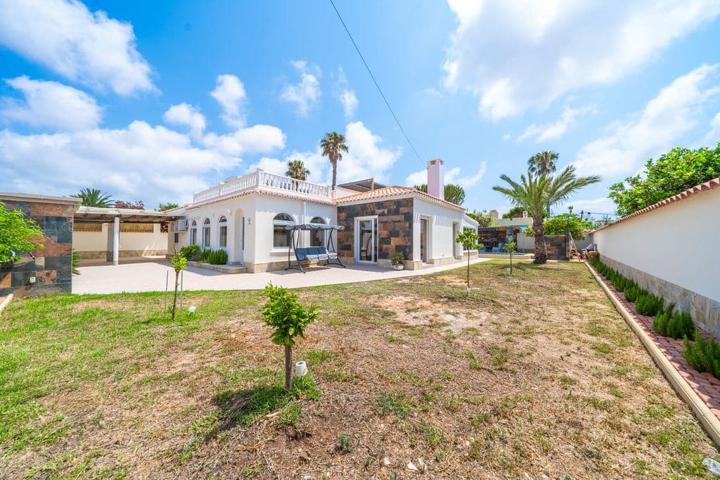 4 chambre Villa/Maison à vendre à Torrevieja avec piscine garage - 990 000 € (Ref: 9361975)