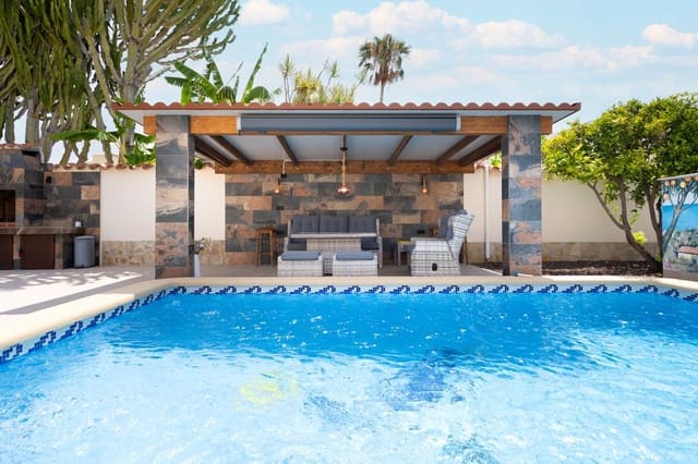 4 makuuhuone Huvila myytävänä paikassa El Chaparral - La Siesta - La Torreta, Torrevieja mukana uima-altaan 
autotalli - 990 000 € (Ref: 9361975)