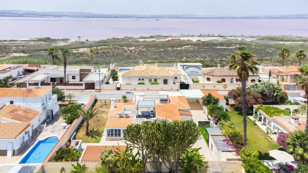 4 chambre Villa/Maison à vendre à Torrevieja avec piscine garage - 990 000 € (Ref: 9361975)