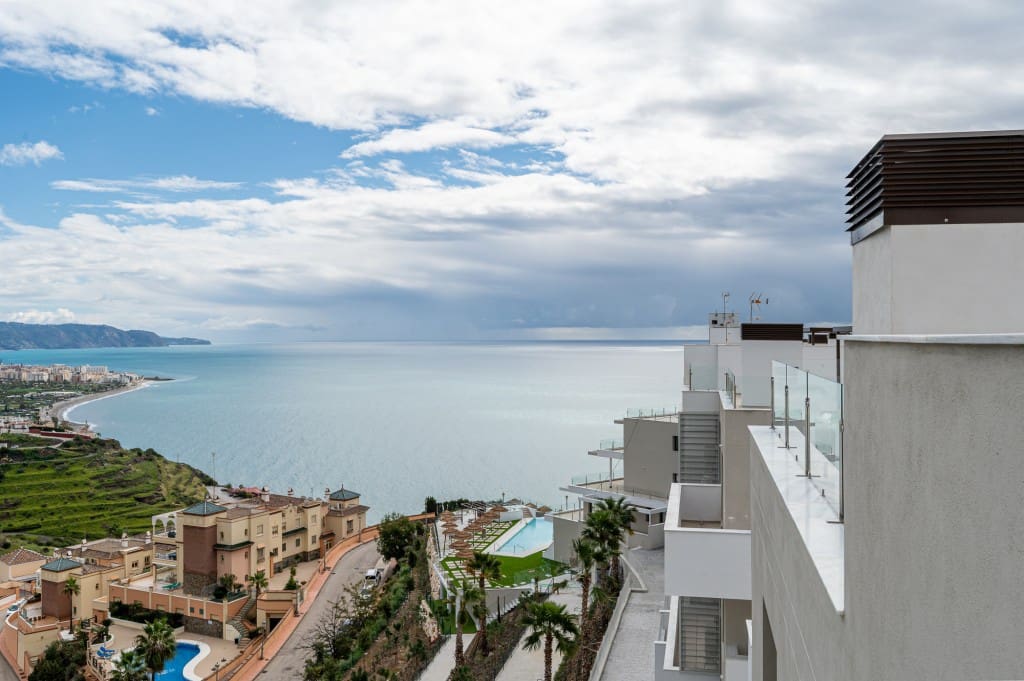 2 soveværelse Penthouse til salg i Nerja med swimmingpool - € 682.900 (Ref: 9371769)