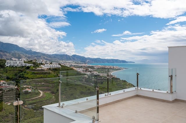 2 soverom Penthouse til salgs i Nerja med svømmebasseng - € 682 900 (Ref: 9371769)