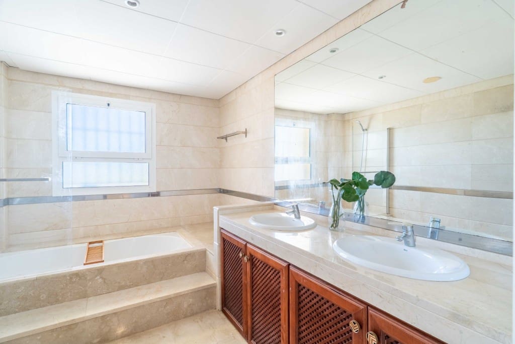 3 soveværelse Lejlighed til salg i Sotogrande med swimmingpool garage - € 550.000 (Ref: 9371770)