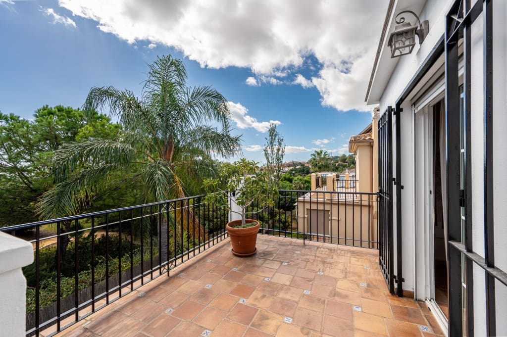 5 sypialnia Willa na sprzedaż w Torrequebrada z basenem garażem - 995 000 € (Ref: 9371771)