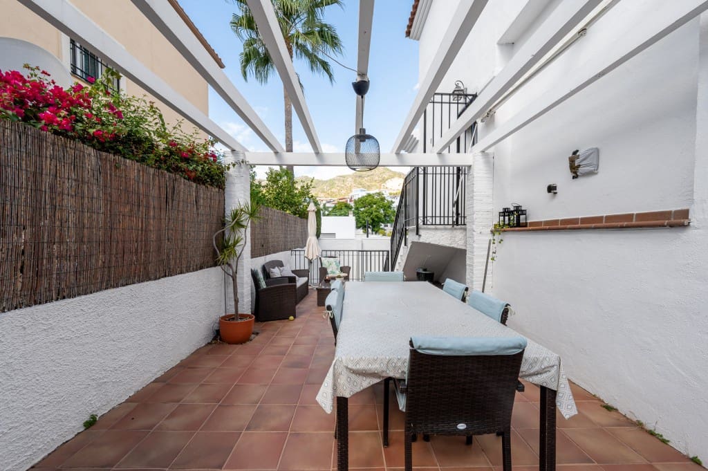 5 sypialnia Willa na sprzedaż w Torrequebrada z basenem garażem - 995 000 € (Ref: 9371771)