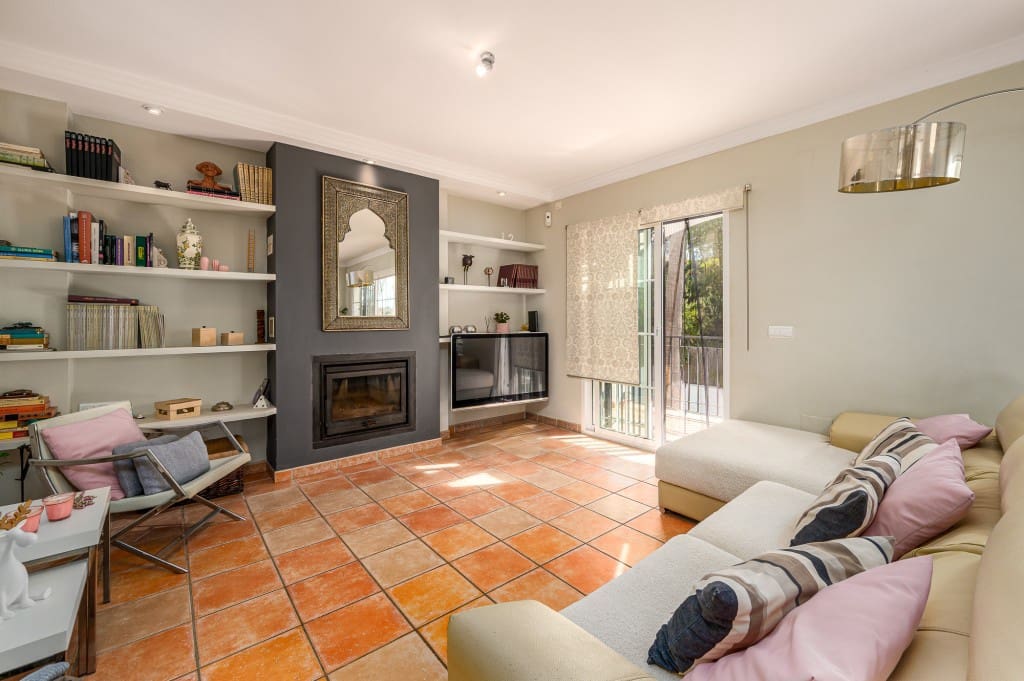 5 sypialnia Willa na sprzedaż w Torrequebrada z basenem garażem - 995 000 € (Ref: 9371771)