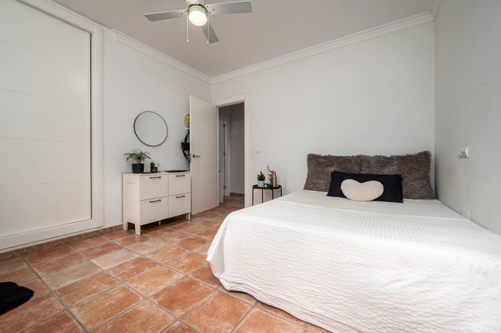 5 sypialnia Willa na sprzedaż w Torrequebrada z basenem garażem - 995 000 € (Ref: 9371771)