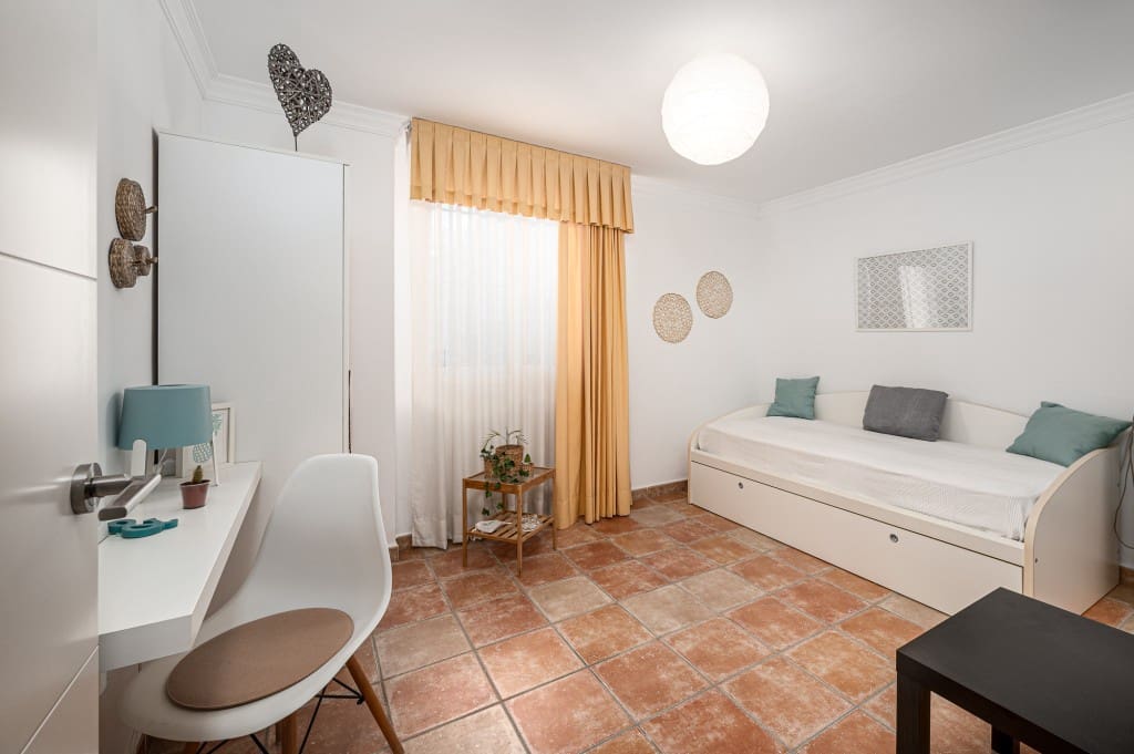 5 sypialnia Willa na sprzedaż w Torrequebrada z basenem garażem - 995 000 € (Ref: 9371771)