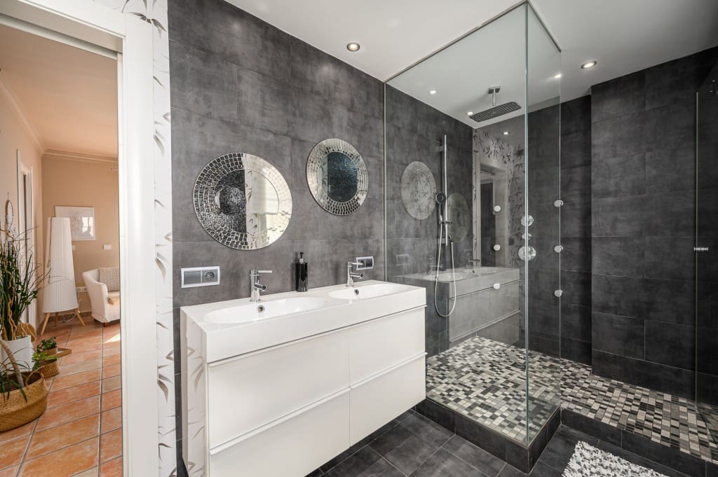 5 sypialnia Willa na sprzedaż w Torrequebrada z basenem garażem - 995 000 € (Ref: 9371771)