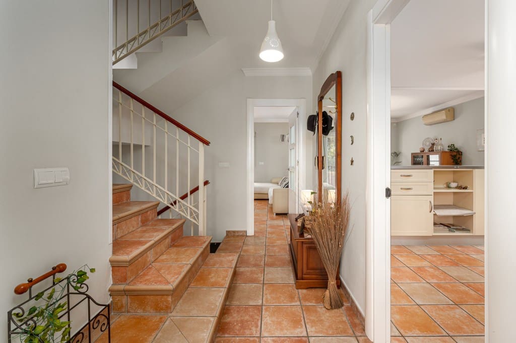 5 sypialnia Willa na sprzedaż w Torrequebrada z basenem garażem - 995 000 € (Ref: 9371771)