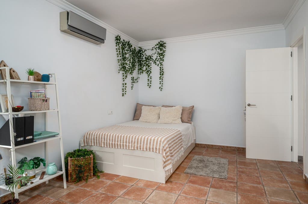 5 sypialnia Willa na sprzedaż w Torrequebrada z basenem garażem - 995 000 € (Ref: 9371771)