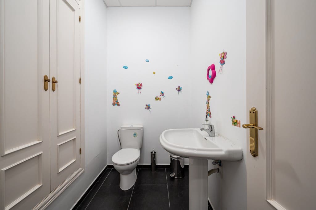 5 sypialnia Willa na sprzedaż w Torrequebrada z basenem garażem - 995 000 € (Ref: 9371771)