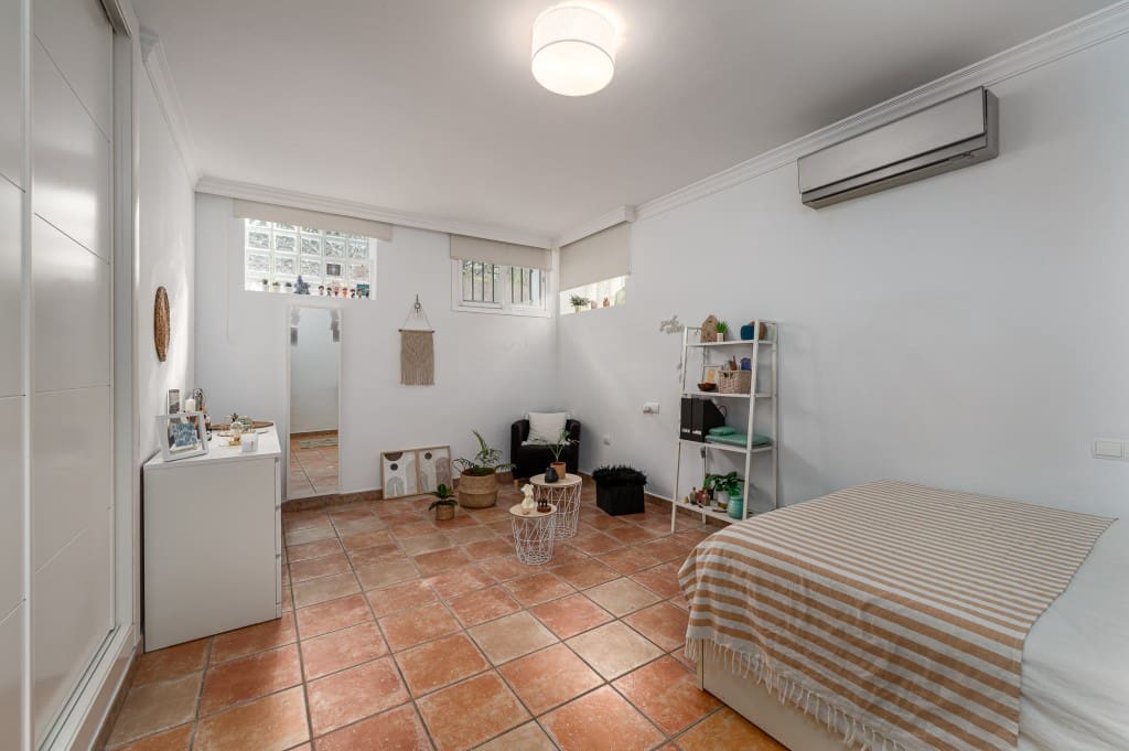 5 sypialnia Willa na sprzedaż w Torrequebrada z basenem garażem - 995 000 € (Ref: 9371771)