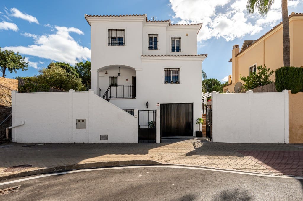 5 sypialnia Willa na sprzedaż w Torrequebrada z basenem garażem - 995 000 € (Ref: 9371771)