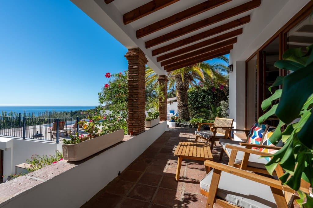 4 sypialnia Willa na sprzedaż w La Herradura z basenem garażem - 890 000 € (Ref: 9378762)