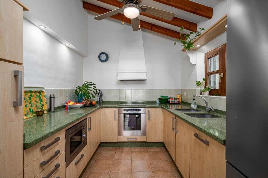 4 sypialnia Willa na sprzedaż w La Herradura z basenem garażem - 890 000 € (Ref: 9378762)