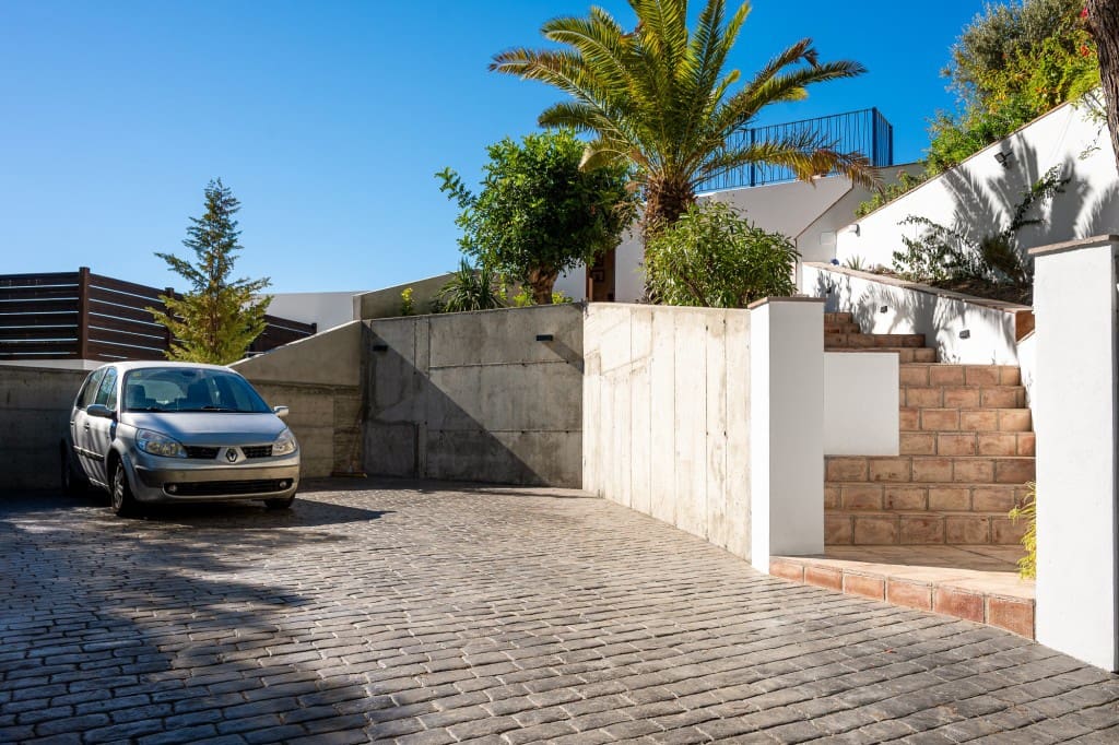 4 sypialnia Willa na sprzedaż w La Herradura z basenem garażem - 890 000 € (Ref: 9378762)