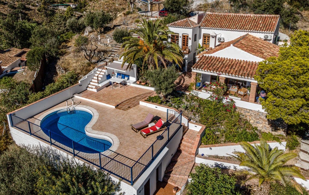 4 sypialnia Willa na sprzedaż w La Herradura z basenem garażem - 890 000 € (Ref: 9378762)