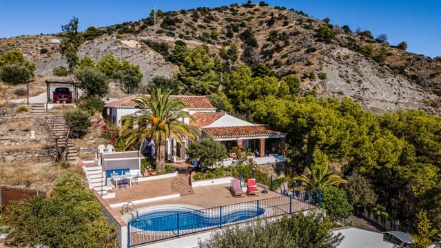 4 soveværelse Villa til salg i La Herradura, Almuñécar med swimmingpool garage - € 890.000 (Ref: 9378762)